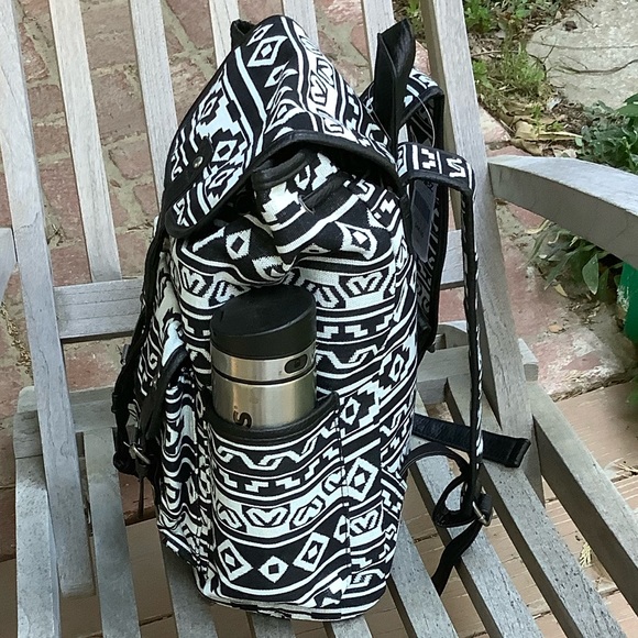 Hike,Beach,Books Black and White w Blk Trim. - Picture 4 of 12